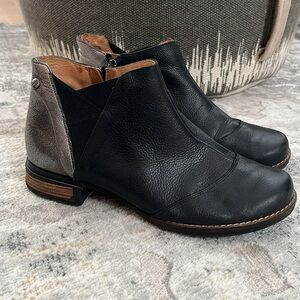 WANDA PANDA Velia Leather Ankle Boots Slouchy Side Zip Low Heel Metallic Accents